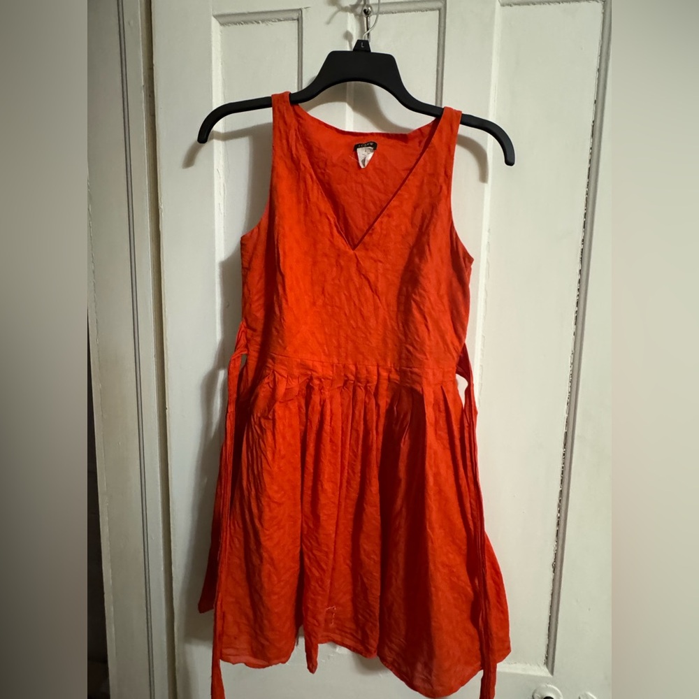 J Crew summer dress, with pockets!
Size 6.  Fully lined, 100% cotton